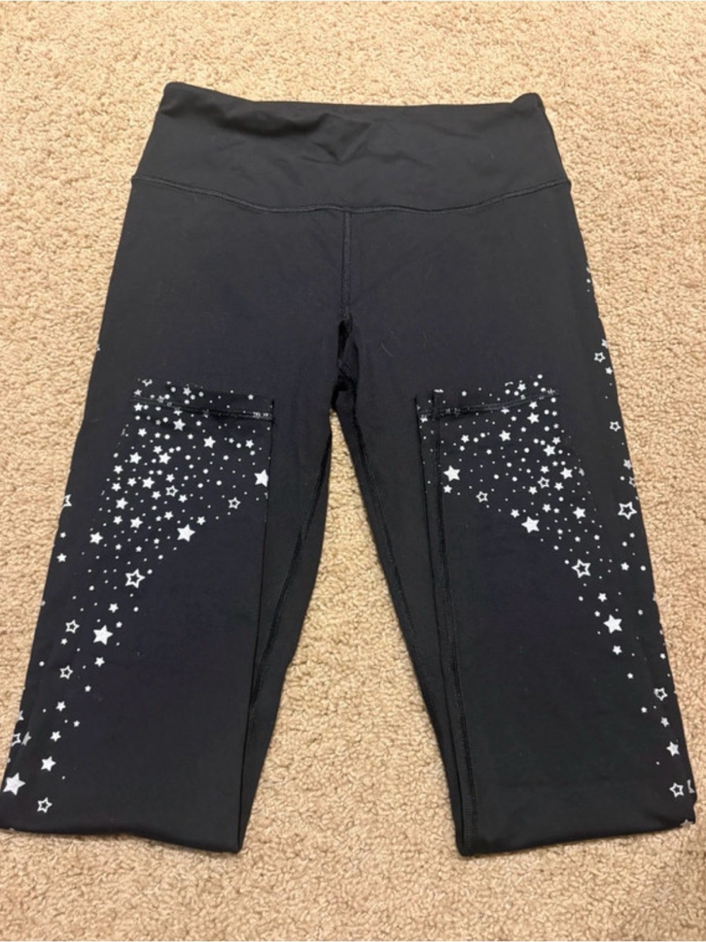 Black Star-Print Capri Leggings with Side Pockets — Women's